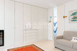 Modern 2 bedroom villa in a luxurious gated community near the Marina in Vilamoura, Algarve
