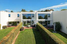 Modern 2 bedroom villa in a luxurious gated community near the Marina in Vilamoura, Algarve