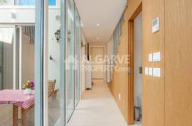 Modern 2 bedroom villa in a luxurious gated community near the Marina in Vilamoura, Algarve