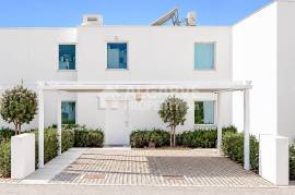 Modern 2 bedroom villa in a luxurious gated community near the Marina in Vilamoura, Algarve
