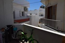 Appartement in het oude centrum van Ierapetra, aan modernisering toe.