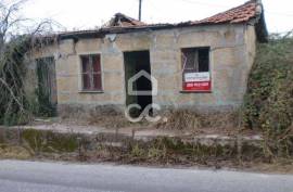 House For Restoration V2, Apple Tree, Lousada