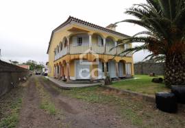 Villa with 5 Bedrooms and 5 WC'S Isolated
