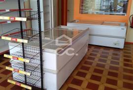 Shop for trade with 95 m2 in Alfena.