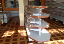 Shop for trade with 95 m2 in Alfena.