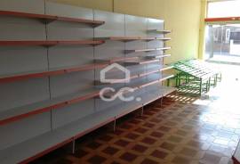 Shop for trade with 95 m2 in Alfena.