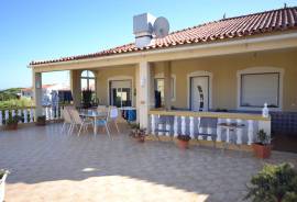 Building: 3+1 Bed Villa, 2 Commercial Spaces - Loulé / EN125