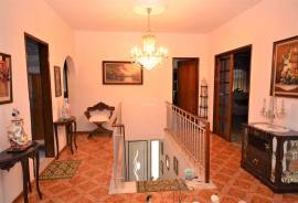Building: 3+1 Bed Villa, 2 Commercial Spaces - Loulé / EN125