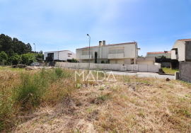 Allotment land for construction of townhouse in Vilaça, Braga