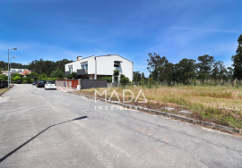 Allotment land for construction of townhouse in Vilaça, Braga