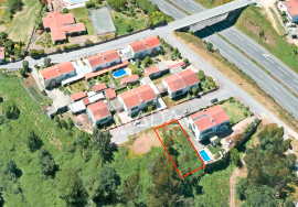 Allotment land for construction of townhouse in Vilaça, Braga