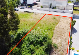 Allotment land for construction of townhouse in Vilaça, Braga