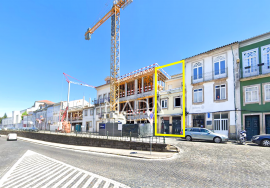 Building in the historic center with project for 7 apartments in S. Vicente, Braga