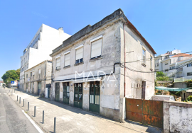 Building with patio in the city center in Maximinos, Braga