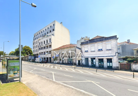 Building with patio in the city center in Maximinos, Braga