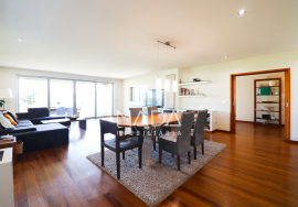 Detached T5 villa on a plot of 2000m2 with indoor pool in Aveleda, Braga