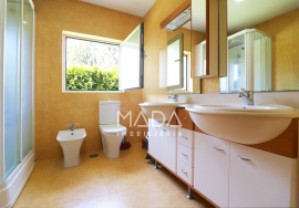 Detached T5 villa on a plot of 2000m2 with indoor pool in Aveleda, Braga