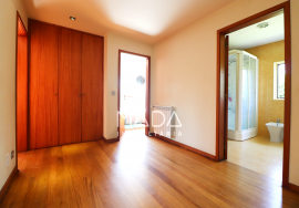 Detached T5 villa on a plot of 2000m2 with indoor pool in Aveleda, Braga