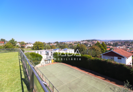 Detached T5 villa on a plot of 2000m2 with indoor pool in Aveleda, Braga