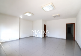 Shop and warehouse c/110m2 near PingoDoce in Vila Verde, Braga.