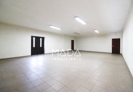 Shop and warehouse c/110m2 near PingoDoce in Vila Verde, Braga.