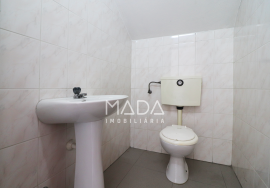 Shop and warehouse c/110m2 near PingoDoce in Vila Verde, Braga.