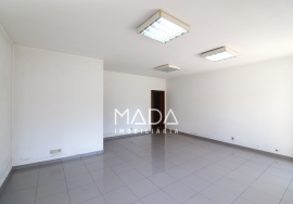 Shop and warehouse c/110m2 near PingoDoce in Vila Verde, Braga.