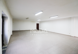 Shop and warehouse c/110m2 near PingoDoce in Vila Verde, Braga.