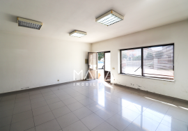 Shop and warehouse c/110m2 near PingoDoce in Vila Verde, Braga.