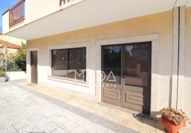 Shop and warehouse c/110m2 near PingoDoce in Vila Verde, Braga.