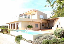 Villa with 3 bedrooms, indoor and outdoor pools, sea view in Barranco de S. Miguel