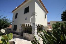 4 bedroom villa with Attached Restaurant