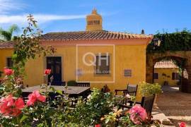 Magnificient Manor House from 18th Century near São Bras de Alportel