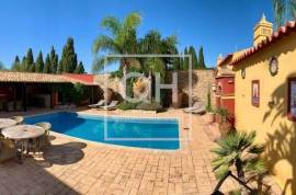 Magnificient Manor House from 18th Century near São Bras de Alportel