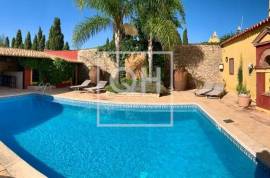 Magnificient Manor House from 18th Century near São Bras de Alportel