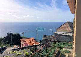Old house to recover in CALHETA