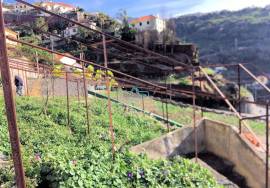 Old house to recover in CALHETA