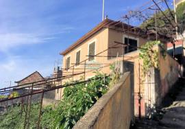 Old house to recover in CALHETA