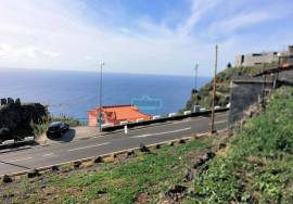 Old house to recover in CALHETA