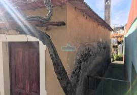 Old house to recover in CALHETA