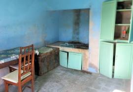 Old house to recover in CALHETA