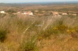 Rustic land with 9440 m2 of area and sea view located 1km from Praia da Ingrina