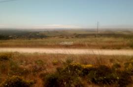 Rustic land with 9440 m2 of area and sea view located 1km from Praia da Ingrina