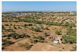 RUIN WITH 178 M2 INSERTED IN A PLOT OF LAND WITH 18440 M2 LOCATED NEAR OLHÃO AND THE RIA FORMOSA