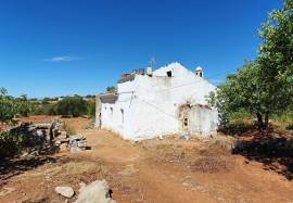 Lovely Farmhouse for renovation sitting in over 2.5 hec of land, small sea view. Lovely Farmhouse for renovation sitting in over 2.5 hec of land, small sea view.