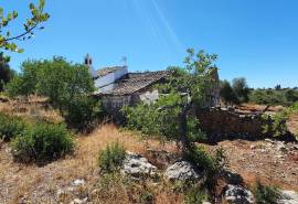 Lovely Farmhouse for renovation sitting in over 2.5 hec of land, small sea view. Lovely Farmhouse for renovation sitting in over 2.5 hec of land, small sea view.