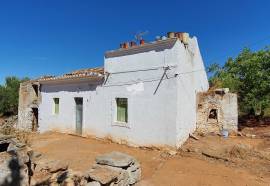 Lovely Farmhouse for renovation sitting in over 2.5 hec of land, small sea view. Lovely Farmhouse for renovation sitting in over 2.5 hec of land, small sea view.