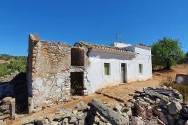 Lovely Farmhouse for renovation sitting in over 2.5 hec of land, small sea view. Lovely Farmhouse for renovation sitting in over 2.5 hec of land, small sea view.