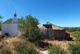 Lovely Farmhouse for renovation sitting in over 2.5 hec of land, small sea view. Lovely Farmhouse for renovation sitting in over 2.5 hec of land, small sea view.