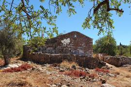 Lovely Farmhouse for renovation sitting in over 2.5 hec of land, small sea view. Lovely Farmhouse for renovation sitting in over 2.5 hec of land, small sea view.